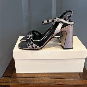 Axel Silver Strappy Block Heel Sandals
Crack Acciaio